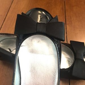 Girls black patent leather dress shoes.